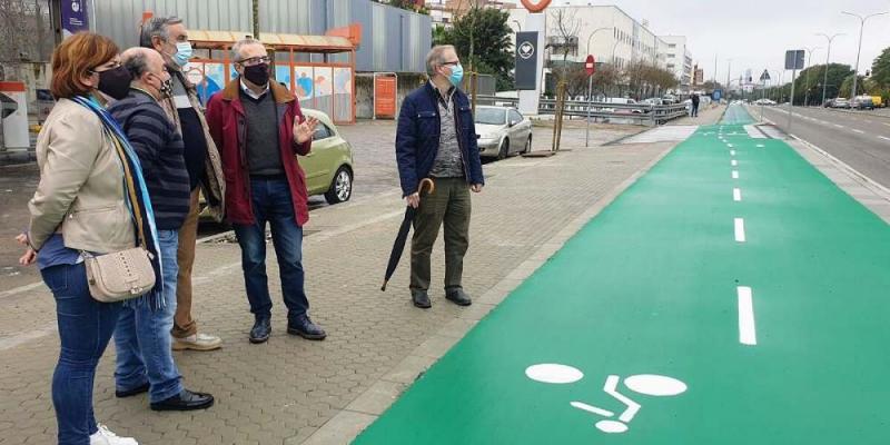 AYUNTAMIENTO DE SEVILLA El delegado Juan Manuel Flores visita la zona que se ha reformado entre Amate y Carretera Amarilla.