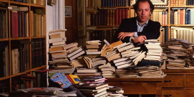 Los 5 títulos que no puedes perderte de Javier Marías - El País Javier Marías en su despacho
