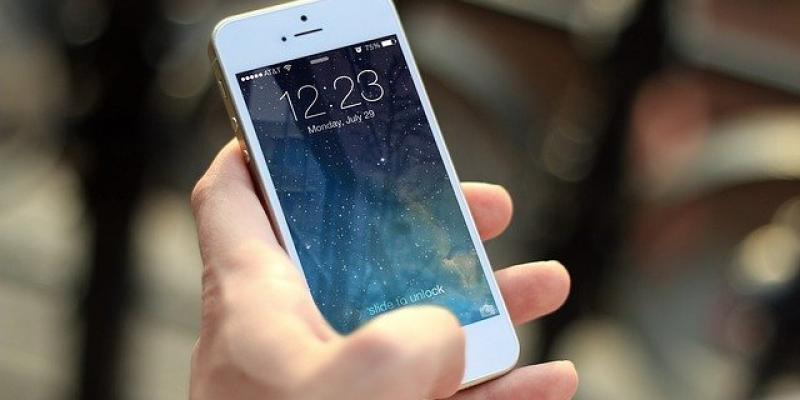 El 35% de los jóvenes españoles son incapaces de controlar su dependencia del teléfono móvil / Servimedia Teléfono móvil / Pixabay