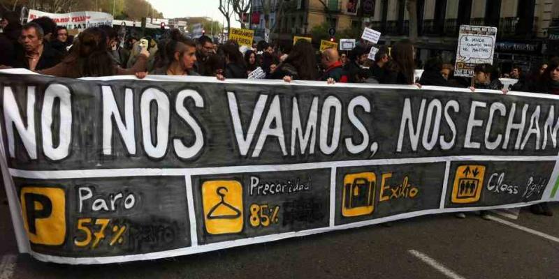 Jóvenes españoles en una manifestación