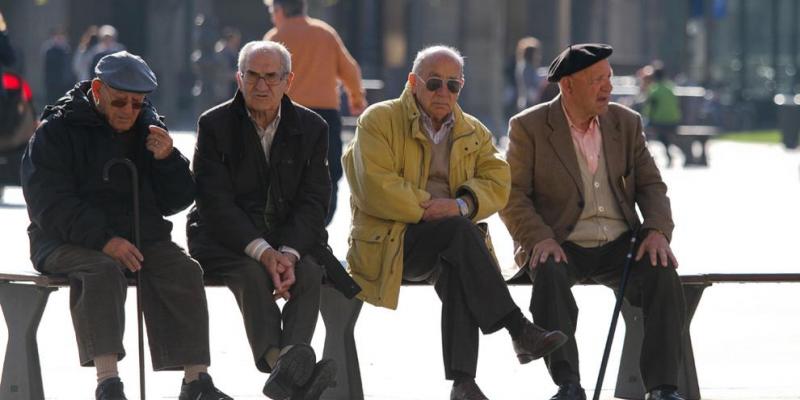 Algunos jubilados se ven obligados a compartir piso. jubilados