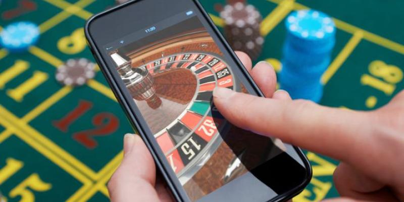 Control del juego online Una personas usando un juego online de apuestas