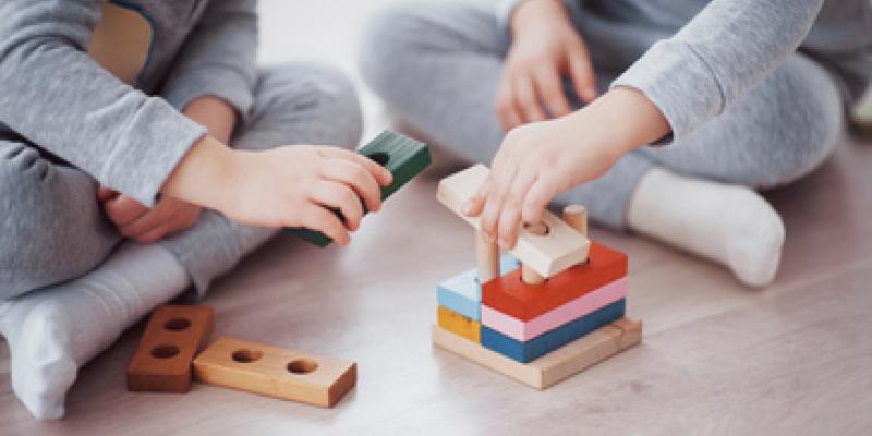 Imagen de niños jugando/envatoelements Corte Inglés y Fundación Crecer Jugando se unen en una campaña solidaria