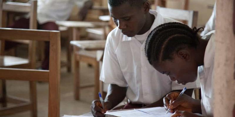 Imagen de dos chicos/Mundo Negro Proyecto de Kenia para universitarios