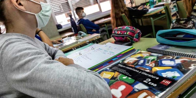 Imagen Mónica Torres / Artículo original EL PAÍS Clase de Lengua Castellana y Literatura en el instituto público Benicalap de Valencia, a finales de octubre..