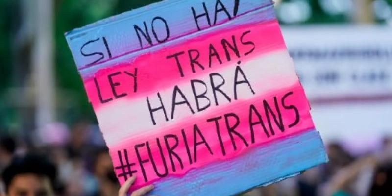 Manifestación pidiendo la nueva ley trans y LGTBI