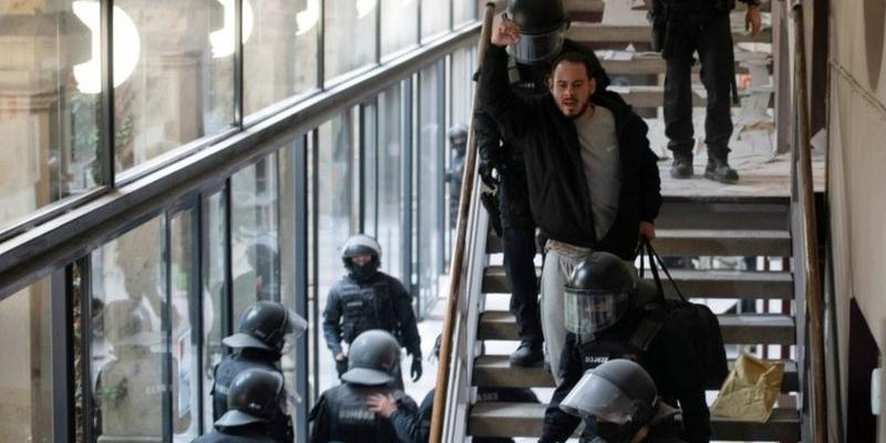 El Gobierno promete un cambio legal para ampliar la libertad de expresión tras detener al rapero español Pablo Hasél El Gobierno promete un cambio legal para ampliar la libertad de expresión