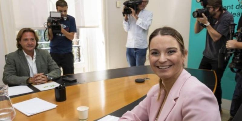 La presidenta del Govern balear, Marga Prohens, Jorge Campos, uno de los líderes de Vox en las islas. Cati Cladera / EFE La presidenta del Govern balear, Marga Prohens, Jorge Campos, uno de los líderes de Vox en las islas.
