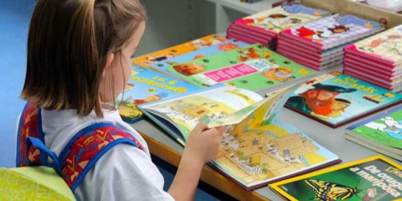 El proyecto ‘Libro Solidario’ repartirá 10.000 libros entre familias con hijos en edad escolar. Bankia apoya el proyecto ‘Libro Solidario’ al que entregará 10.000 libros al Banco de Alimentos