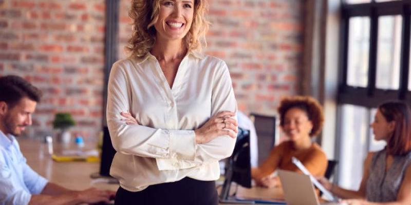 Liderazgo femenino - Foto: Envato Elements Mujer en la empresa