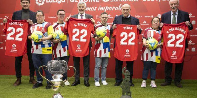 La Liga Genuine ya llega a su fin - Daniel Sánches para el AS Jugadores y representantes de la Liga Genuine
