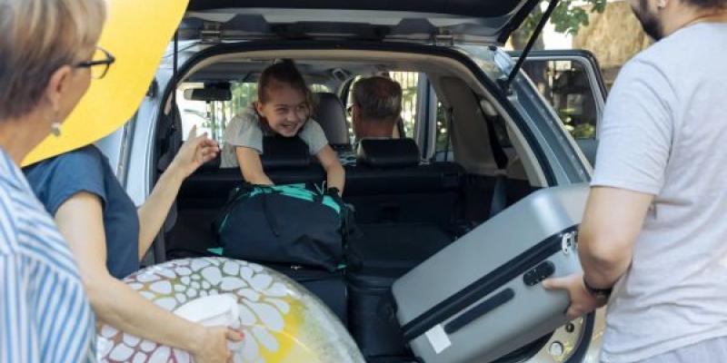 Olores en el coche tras las vacaciones y cómo eliminarlos. Tras las vacaciones el coche puede acumular malos olores difíciles de eliminar