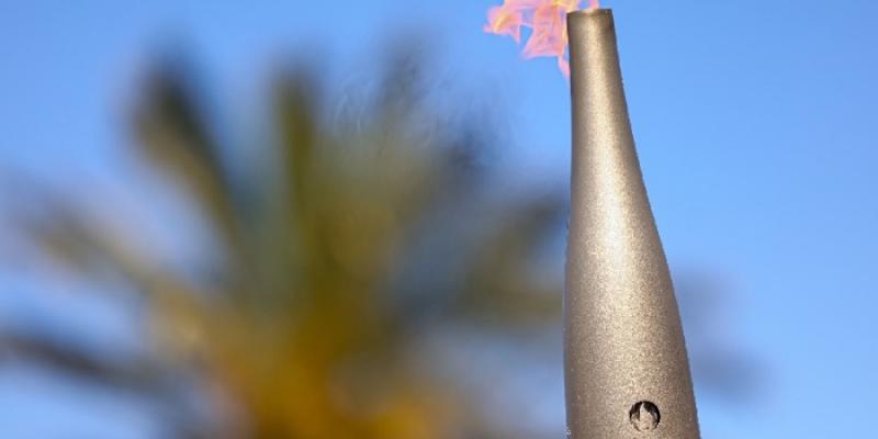 Juegos Paralímpicos | Foto de París 2024 Antorcha con la llama olímpica