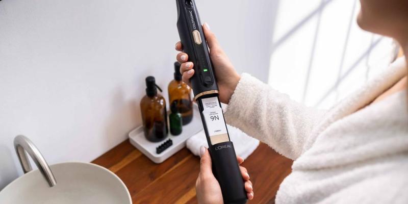 Imagen de un aparato tecnológico de L'Oréal/Global Cosmetics News L'Oréal lanza aparatos tecnológicos de maquillaje