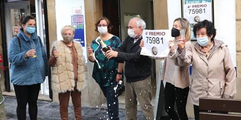 Celebración de un cuarto premio en Villaviciosa, Asturias en 2020/El Comercio