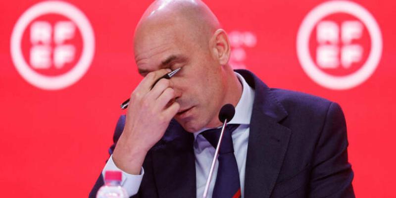 Luis Rubiales en su dimisión - Plazadeportiva Luis Rubiales ante la prensa