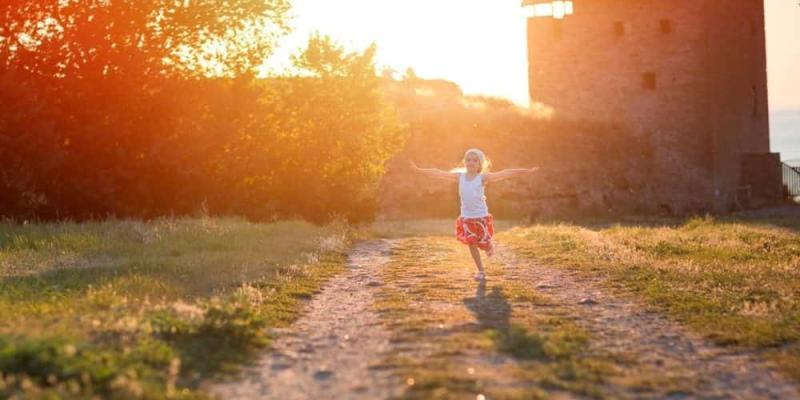 Imagen de una niña/Chovi La luz solar influye en nuestro estado de ánimo