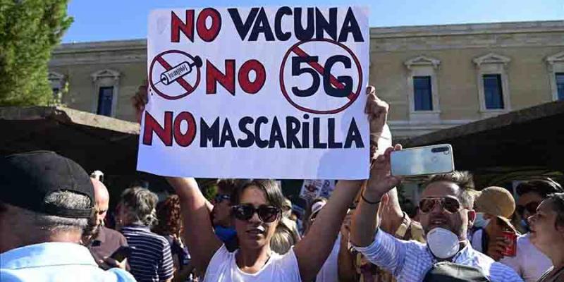 Madrid / El Periódico 3000 personas apoyaron la concentración antivacunas de Colón