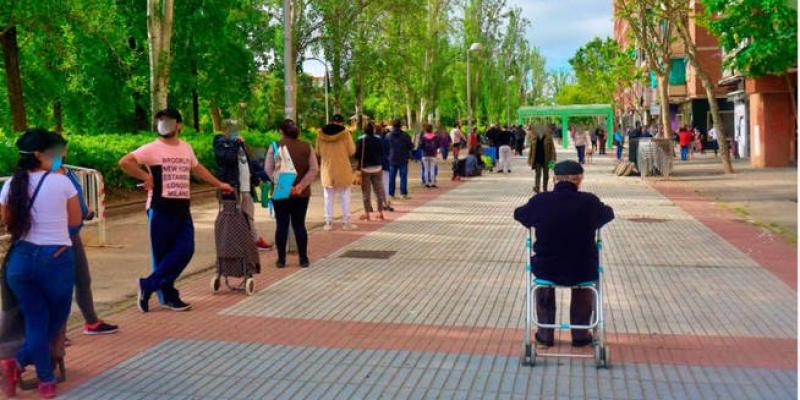 Más de 100.000 madrileños comen gracias a las ayudas de los servicios sociales y de las redes vecinales Más de 50 asociaciones vecinales dan de comer a los madrileños más vulnerables.