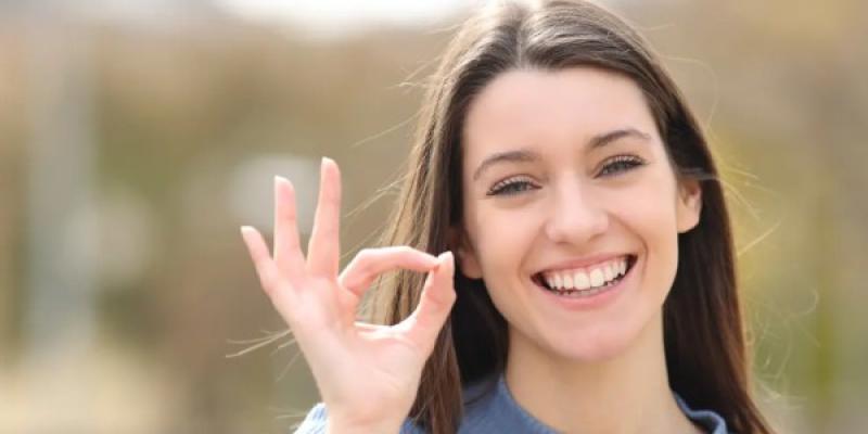  Chica joven sonriendo