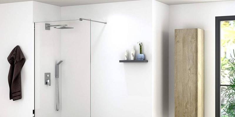 Mamparas de ducha con cristal templado / Archivo Cuarto de baño con plato de ducha y mamparas de cristal templado