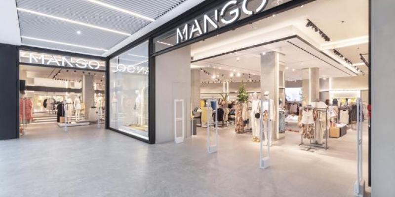 Fachada tienda de Mango Mango se suma a la donación de mascarillas y dona 2 millones de ellas para combatir el coronavirus