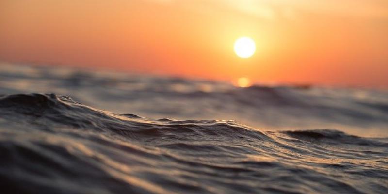 Los océanos absorben entre el 20 y el 30 % del carbono procedente de las emisiones de CO2 y metano a la atmósfera Océano/Pixabay