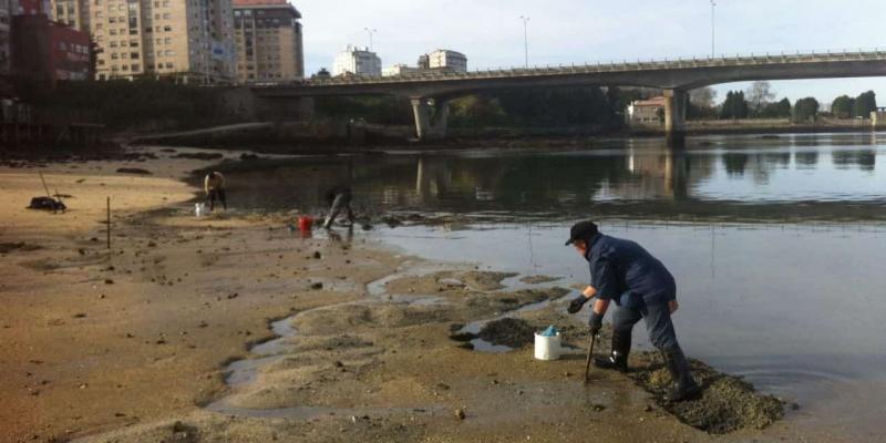 Imagen de pescadores gallegos/La Voz de Galicia El cambio climático hace mella en Vigo