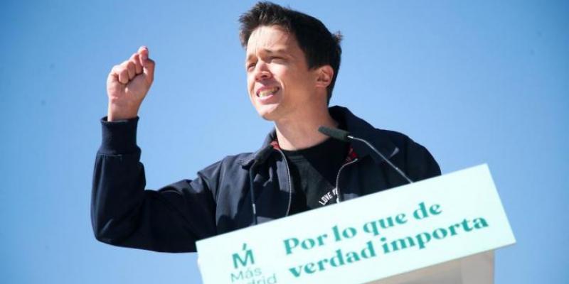 El líder de Más País, Íñigo Errejón celebra un acto apertura de campaña en el barrio de Vallecas. 