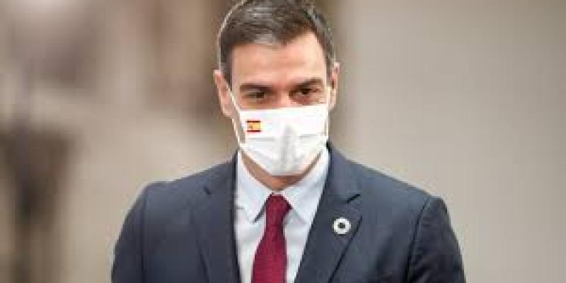 El presidente Sánchez con mascarillas en una comparecencia pública 