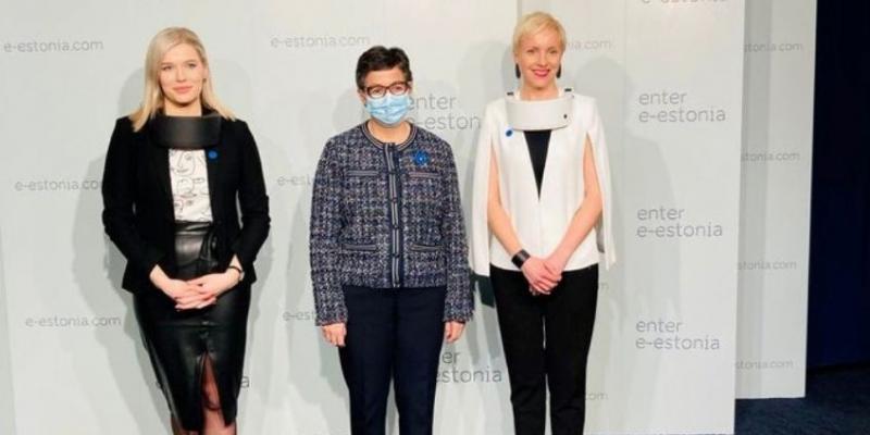 Mascarilla del futuro La semana pasada la ministra de Asuntos Exteriores Arancha González Laya realizó una gira diplomática por Lituania, Letonia y Estonia