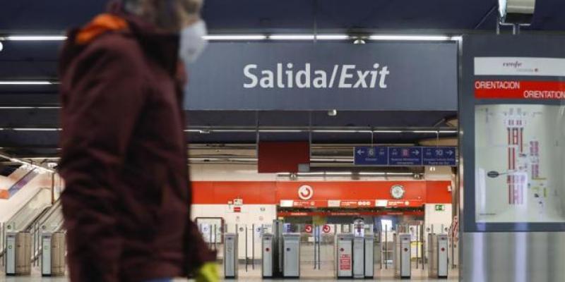 El Gobierno comienza a repartir mascarillas para los trabajadores.