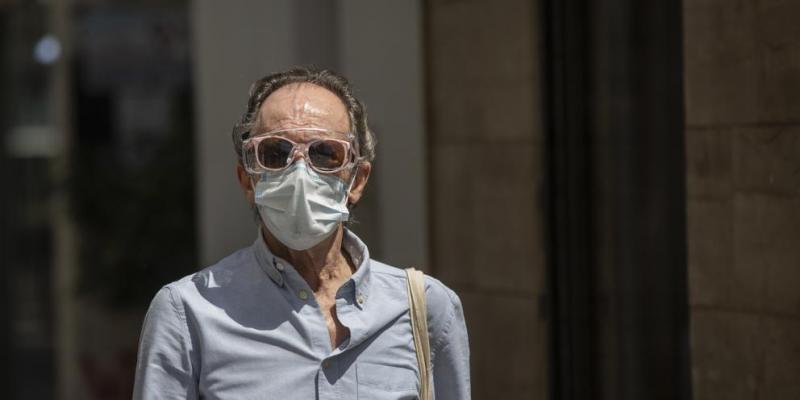 La mascarilla es obligatoria en espacios abiertos / La Vanguardia