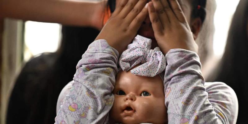 Imagen de una niña/France 24 Colombia dice adiós al matrimonio infantil