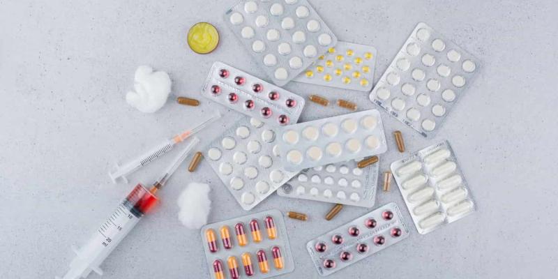 Imagen de medicamentos/Envatoelements Consecuencias de tirar medicamentos en el desagüe