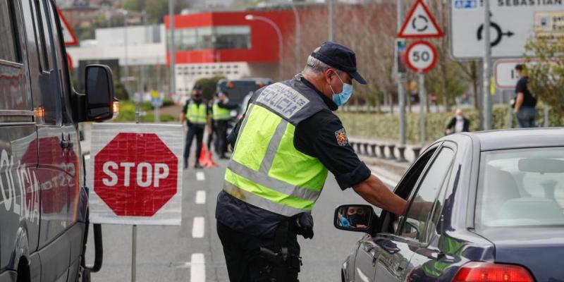 ¿Qué medidas decaerían si termina el estado de alarma el 9 de mayo? (Juan Herrero - Juan Herrero / EFE)