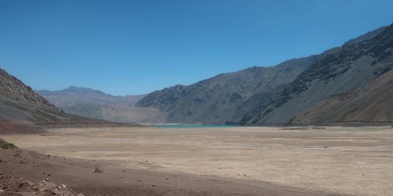 Megasequías | Foto de Vicente Melo Velasco/ISTA El embalse Yeso, en la zona central de Chile, durante un pico de 'megasequía' en el verano de 2020