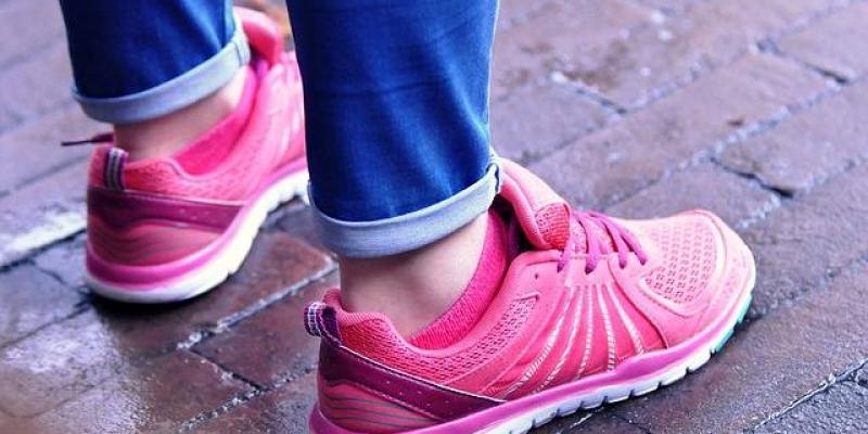 Imagen sobre zapatillas para mujeres en Pixabay Zapatillas para mujer