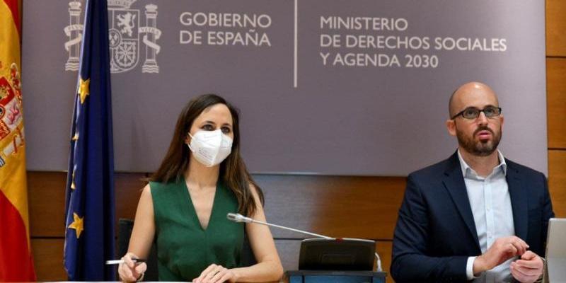 Ione Belarra, ministra de Derechos Sociales y Agenda 2030, junto con Nacho Álvarez, secretario de Estado de Derechos Sociales