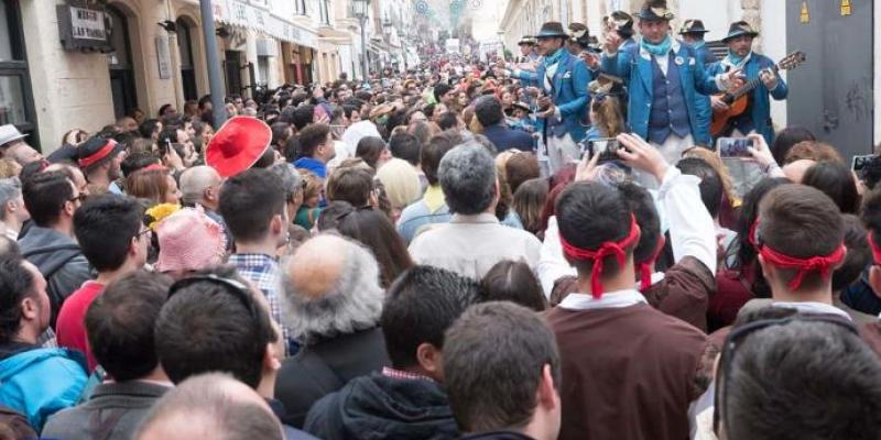 Todos los tablaos instalados por el Ayuntamiento contarán con una zona reservada para público con movilidad reducida. Todos los tablaos instalados por el Ayuntamiento contarán con una zona reservada para público con movilidad reducida.