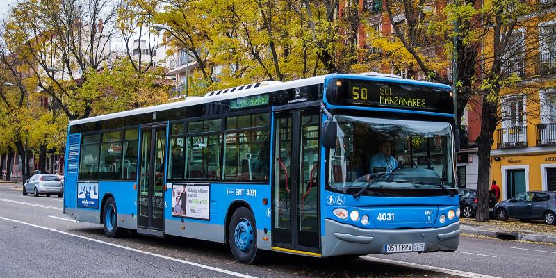 Famma y el Consorcio de Transportes acuerdan una mesa de diálogo sobre los problemas de accesiblidad en los autobuses.