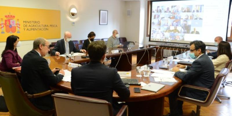 Mesa de la sequía reunida en el Miteco Componentes de la mesa de la sequía