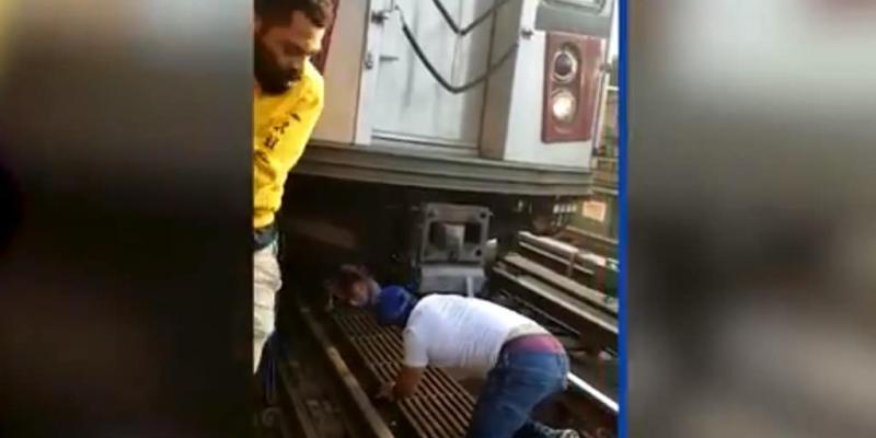 Rescatan a una niña de cinco años tirada por su padre a a las vías del tren. metro NY