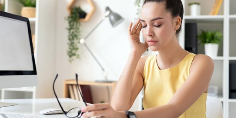 El problema de la migraña crónica Persona con migraña crónica