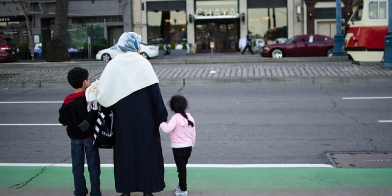 Migrantes / Pixabay Familia de personas migrantes