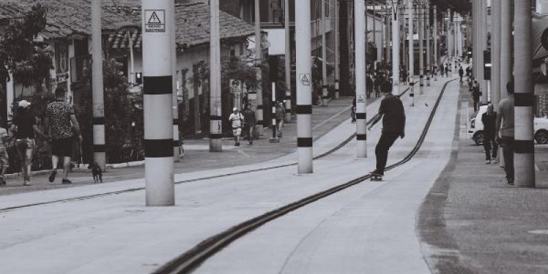 Millennials de viaje / Pixabay Chico de viaje