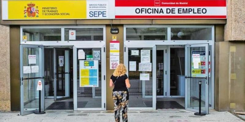 Imagen de una persona en la Oficina de Empleo/Última Hora El "mini paro", cómo es y cómo solicitarlo