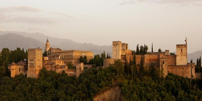 La Alhambra de Granada, uno de los monumentos más importantes de España - Pixabay La Alhambra de Granada