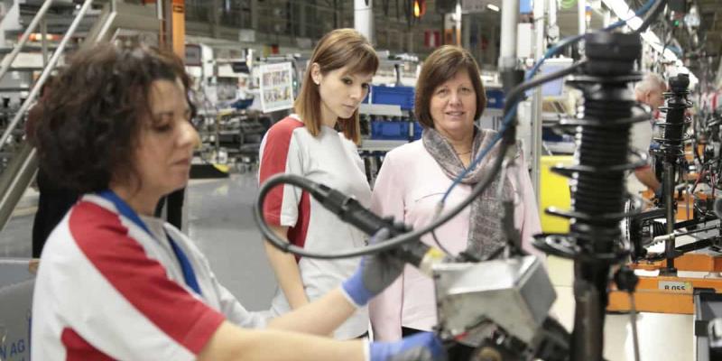 Las mujeres han evolucionado en el sector de la automoción