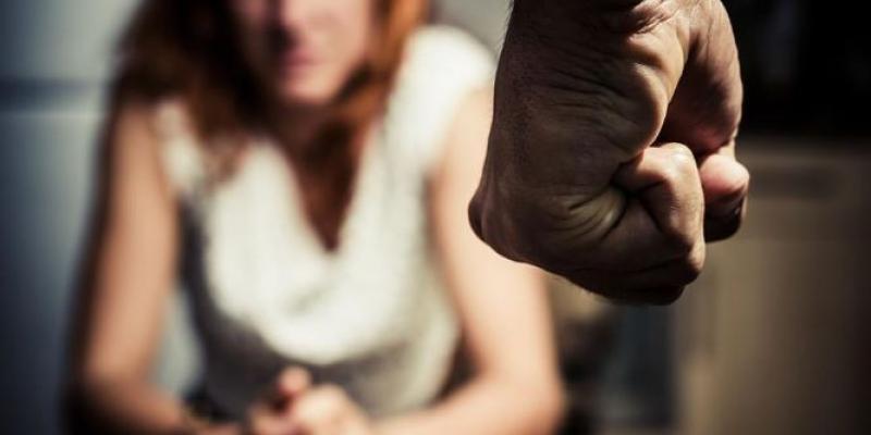 Mujer /La Vanguardia una imagen de mujer con sus formas difuminadas
